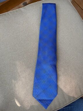 Carlos by Carlos Santana 100% Silk Abstract Scale Necktie